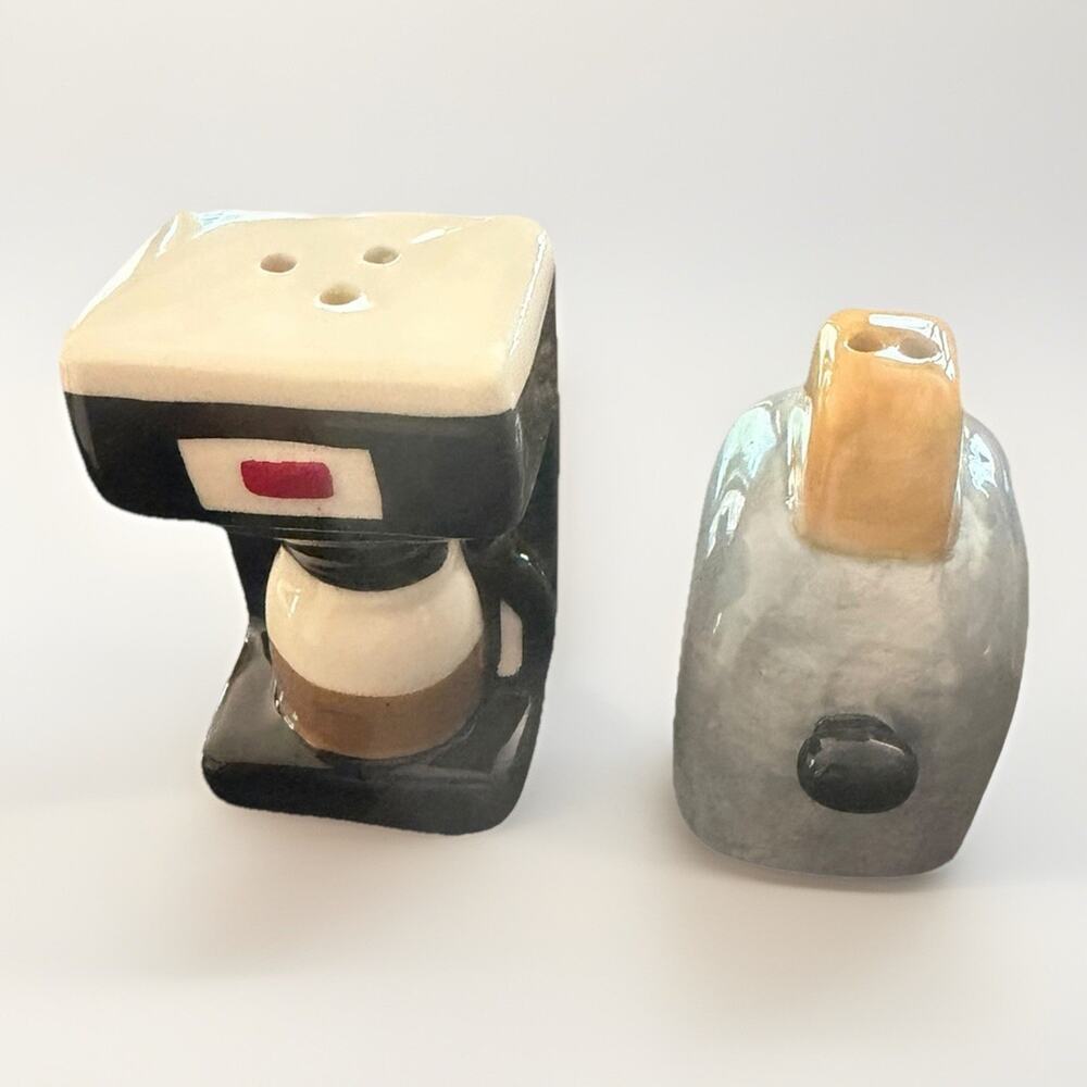 Cracker Barrel Mini Coffee Maker & Toaster Salt & Pepper Shaker Set 3525-63